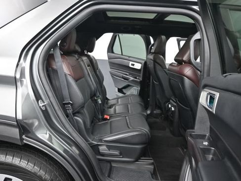 Used 2020 Ford Explorer Platinum w/ Premium Technology Package AWD/4WD image 26
