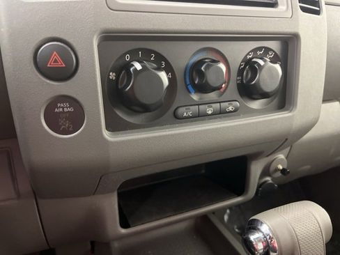 Used 2008 Nissan Frontier LE w/ Side & Curtain Airbag Pkg image 12