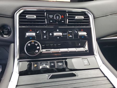 New 2025 Nissan Armada SL w/ Captain's Chari Seat Package image 23