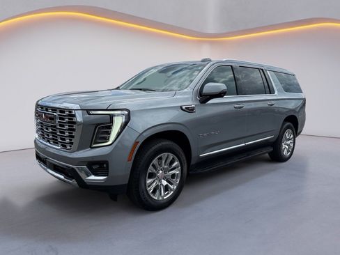 Used 2025 GMC Yukon XL Denali AWD/4WD image 7