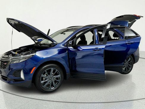 Used 2023 Chevrolet Equinox RS w/ RS Leather Package FWD image 9