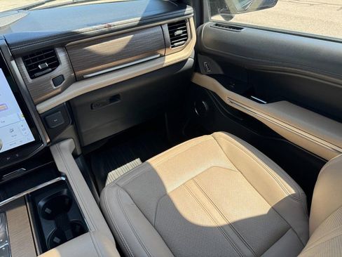 Used 2023 Ford Expedition Limited AWD/4WD image 19