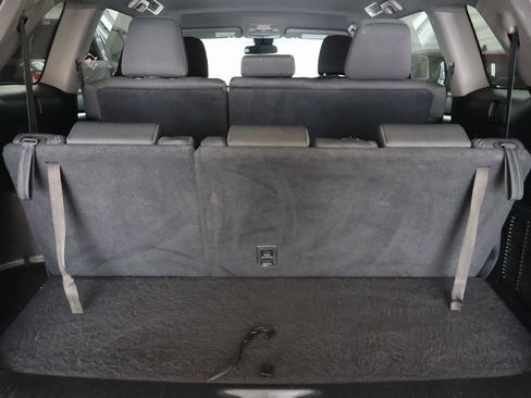 Used 2017 Toyota Highlander LE image 15