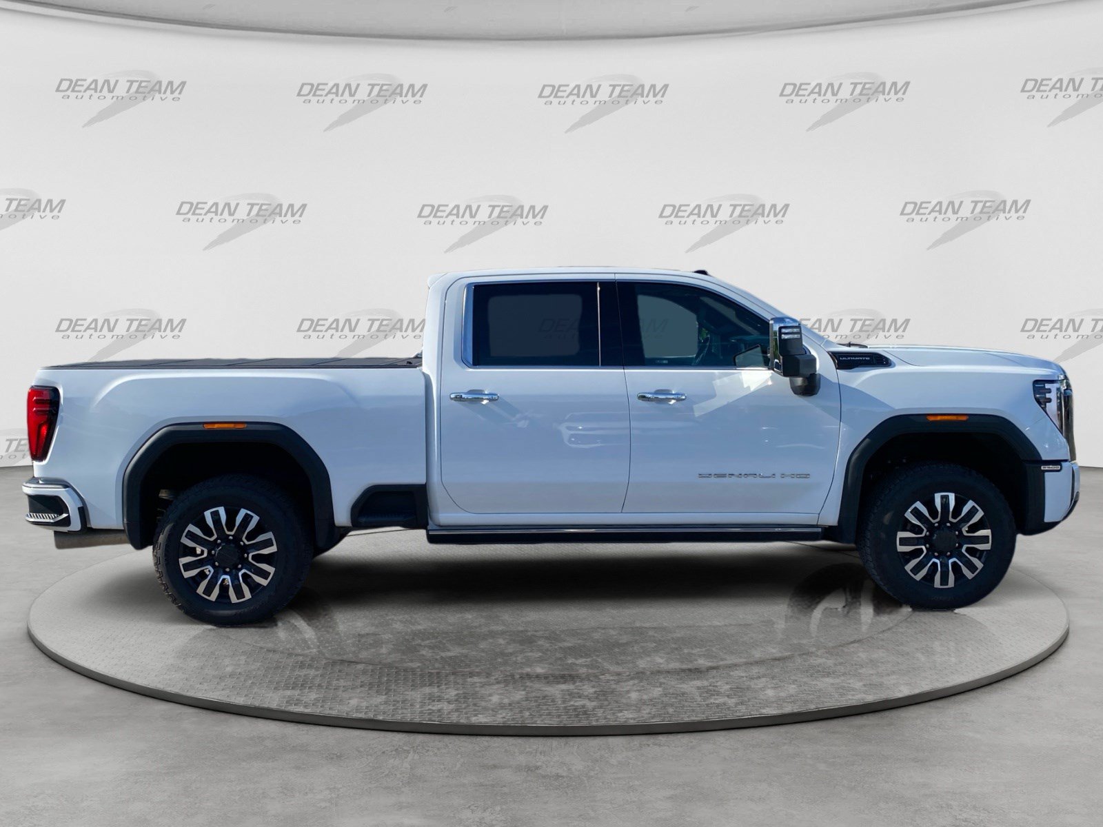 Used 2024 GMC Sierra 2500 Denali Ultimate AWD/4WD image 9