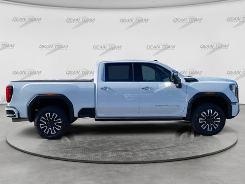 Used 2024 GMC Sierra 2500 Denali Ultimate AWD/4WD image 9