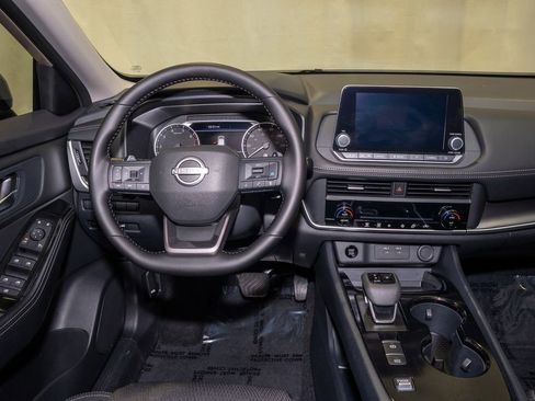 Certified 2025 Nissan Rogue SV image 7