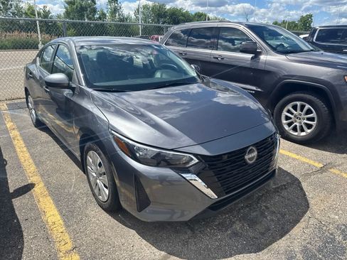 Used 2025 Nissan Sentra S FWD image 6