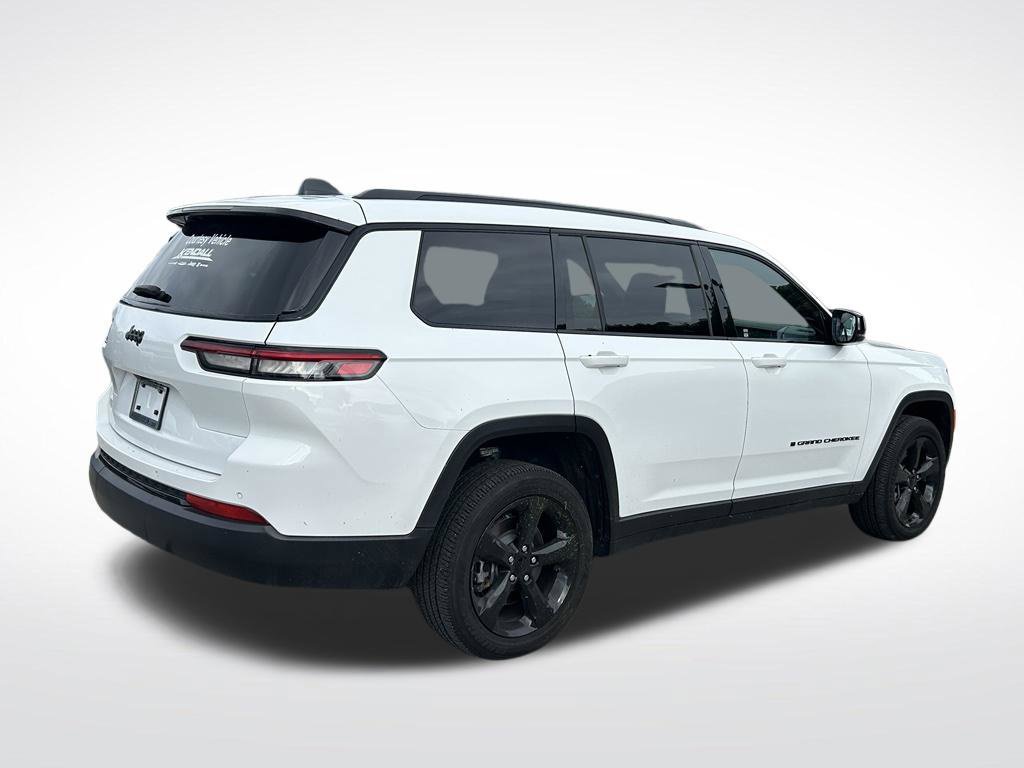 Certified 2025 Jeep Grand Cherokee L Laredo RWD image 4