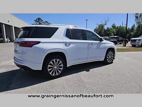 Used 2023 Chevrolet Traverse Premier FWD image 33