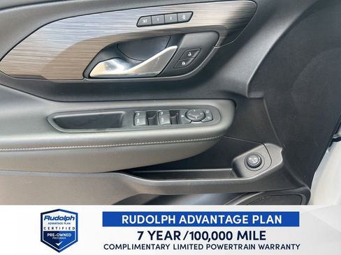 Used 2024 GMC Terrain SLT image 12