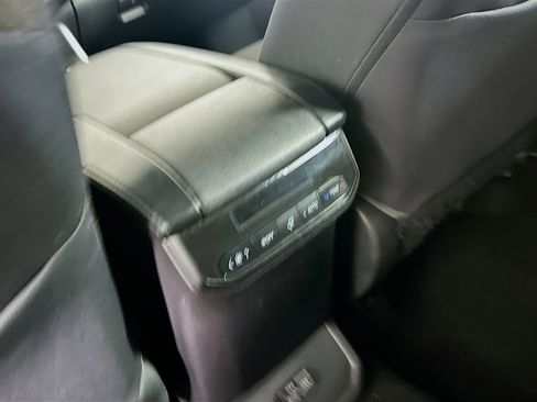 Used 2023 Toyota Highlander LE image 26