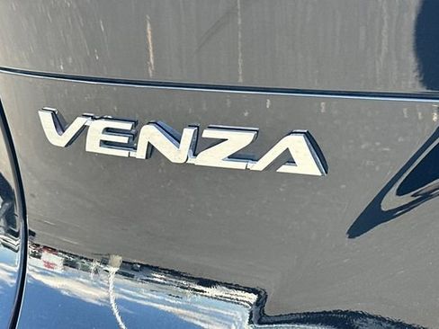 Used 2023 Toyota Venza LE AWD/4WD image 32