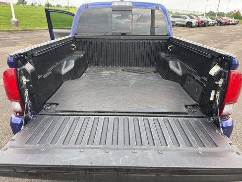 Used 2023 Toyota Tacoma SR5 AWD/4WD image 12