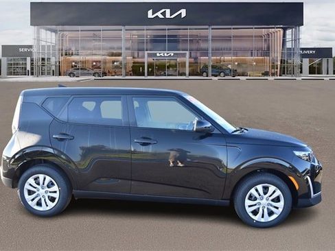 New 2025 Kia Soul LX image 2