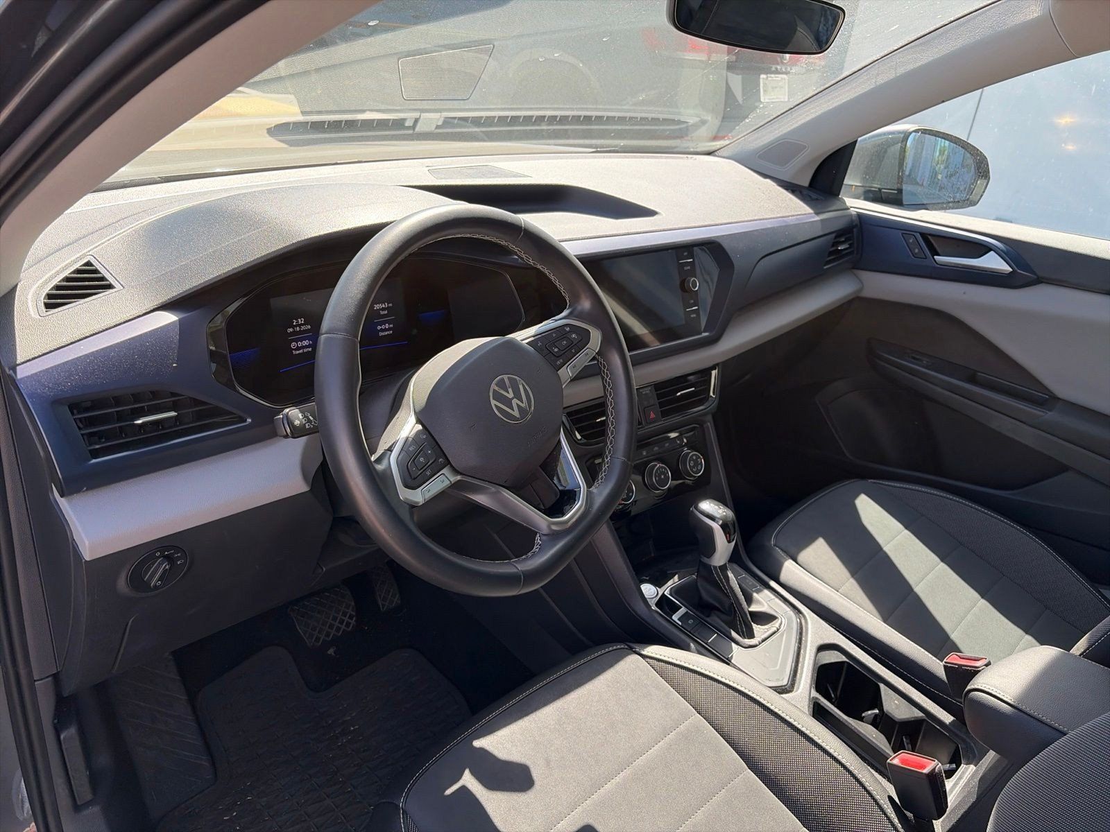 Used 2023 Volkswagen Taos SE w/ Panoramic Sunroof Package FWD image 7