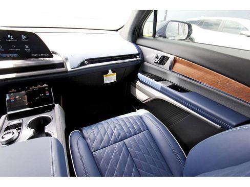 New 2026 Cadillac Vistiq Premium Luxury image 10