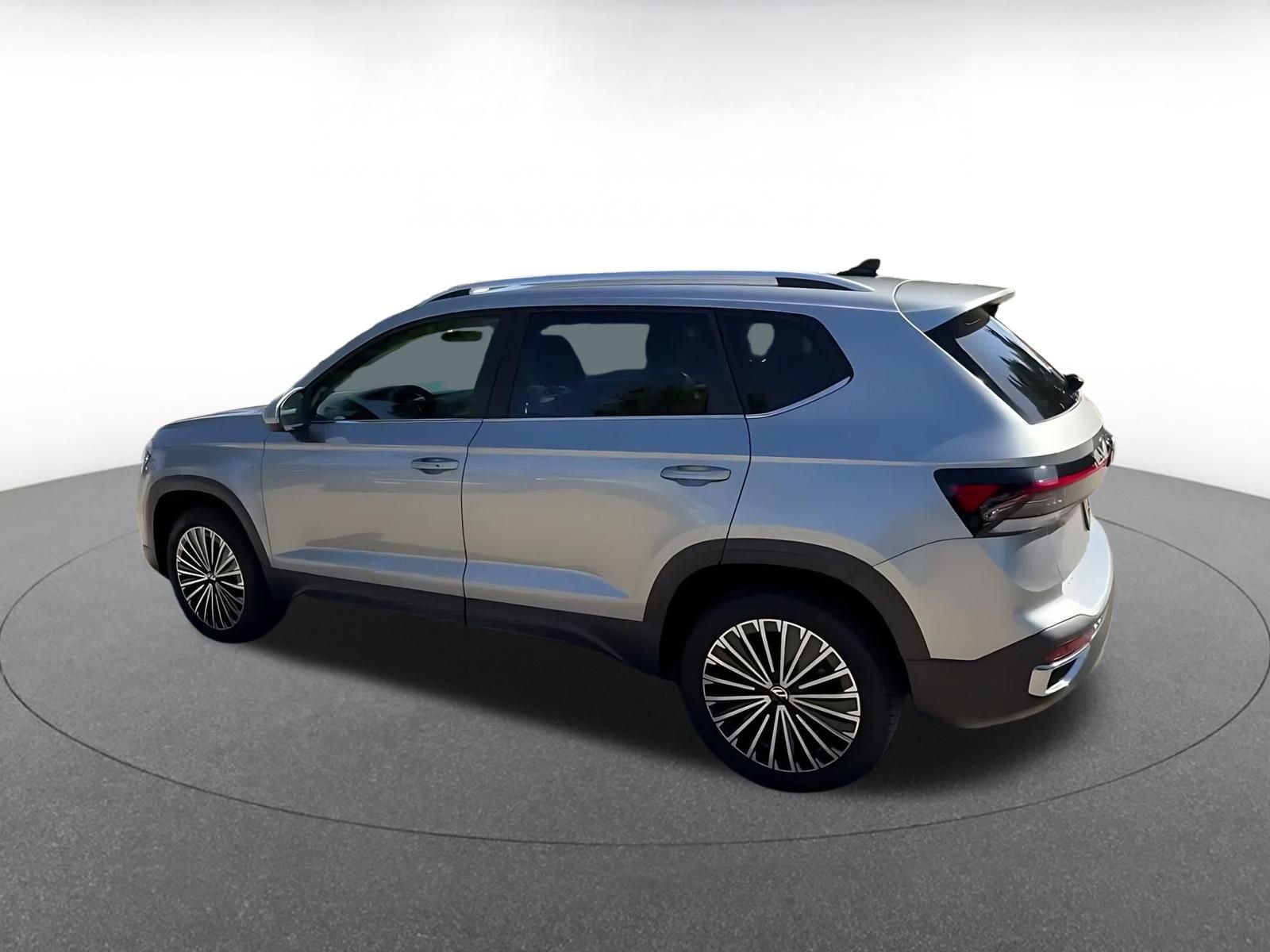Used 2026 Volkswagen Taos SE FWD image 9