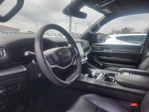 Used 2024 Jeep Wagoneer Series II w/ Flexible Seating Group image 23