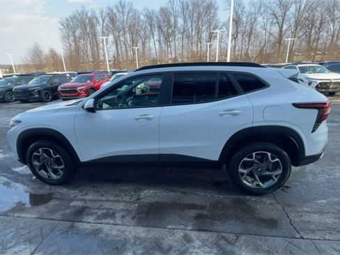 Certified 2024 Chevrolet Trax LT w/ Driver Confidence Package image 5