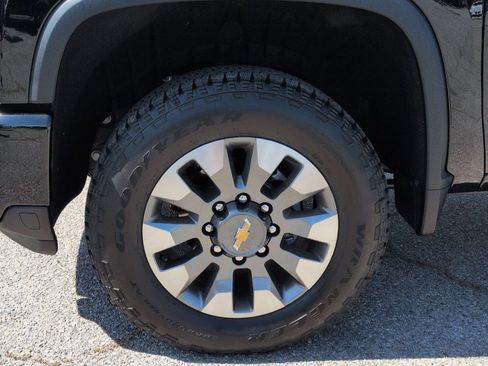 Used 2026 Chevrolet Silverado 2500 Custom AWD/4WD image 9