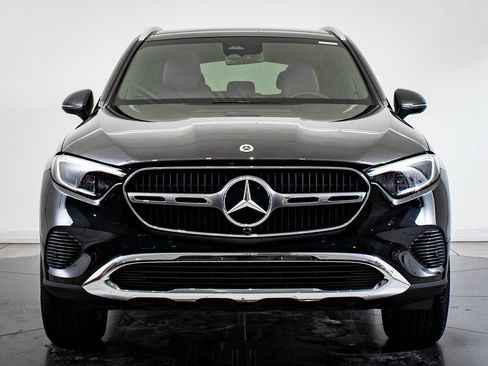 Certified 2025 Mercedes-Benz GLC 300 4MATIC image 2
