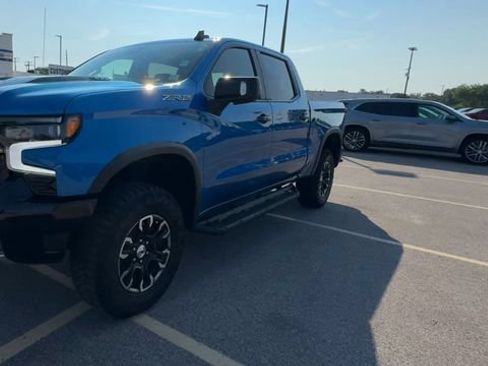 Used 2022 Chevrolet Silverado 1500 ZR2 w/ Technology Package AWD/4WD image 4