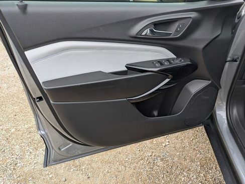 New 2026 Chevrolet Trax LT image 8