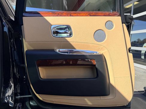 Used 2014 Rolls-Royce Ghost image 28