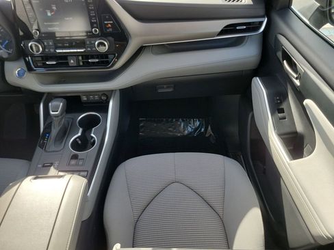 Used 2022 Toyota Highlander LE image 14