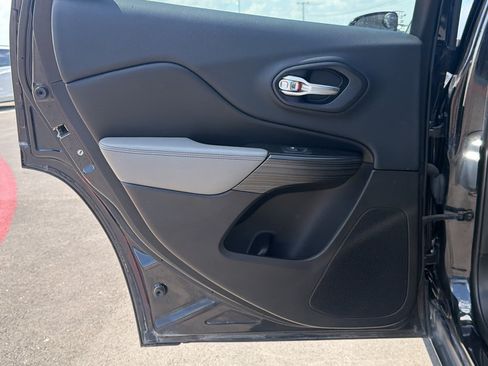 Used 2014 Jeep Cherokee Limited FWD image 14