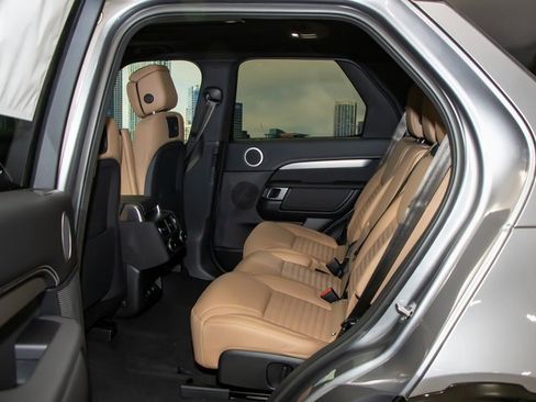 Certified 2025 Land Rover Discovery Dynamic SE image 22