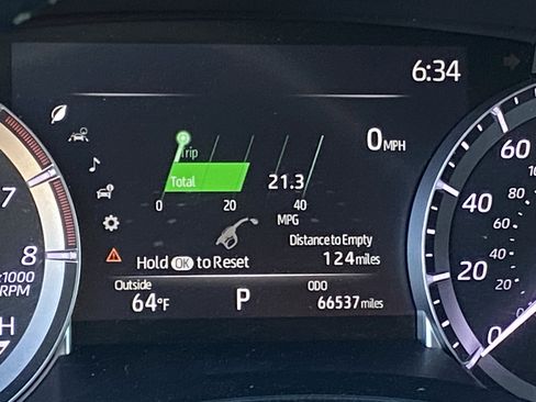 Used 2023 Toyota Highlander LE image 7