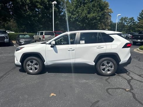 Used 2025 Toyota RAV4 XLE AWD/4WD image 8