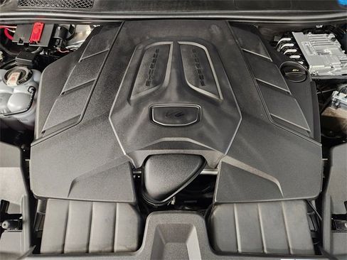 Used 2024 Porsche Cayenne Coupe image 32