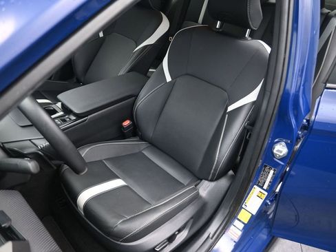 Used 2025 Toyota Camry SE image 10