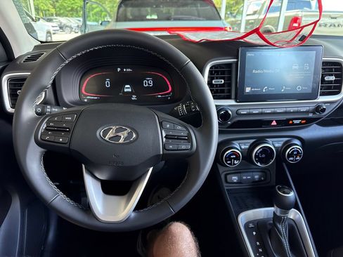 Used 2026 Hyundai Venue SEL FWD image 12
