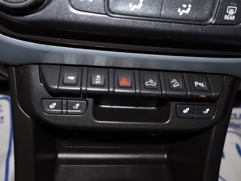 Used 2020 Chevrolet Colorado Z71 AWD/4WD image 17