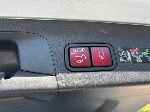 Used 2025 Mercedes-Benz GLS 450 4MATIC image 52