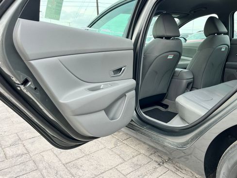 New 2026 Hyundai Elantra SE FWD image 17