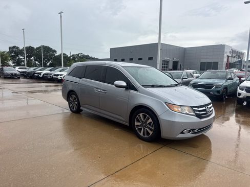 Used 2016 Honda Odyssey Touring Elite image 9