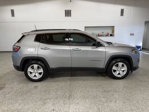 Used 2022 Jeep Compass Latitude w/ Sun and Sound Group image 5