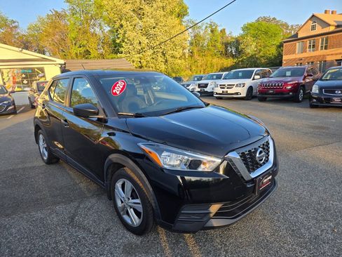 Used 2020 Nissan Kicks S FWD image 7
