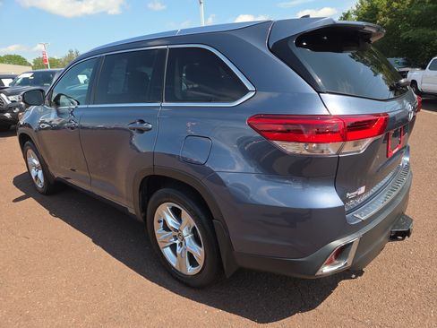 Certified 2019 Toyota Highlander Limited AWD/4WD image 5