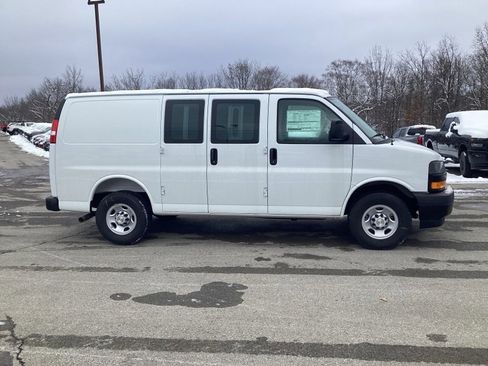 New 2025 Chevrolet Express 2500 Work Van image 8