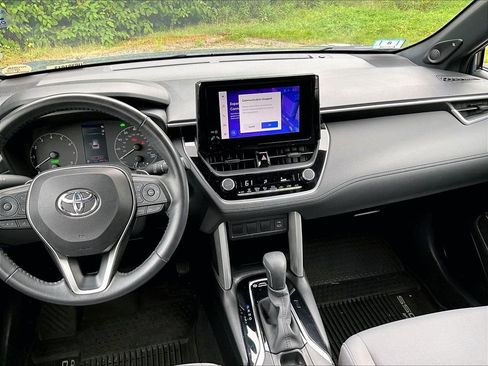 Used 2023 Toyota Corolla Cross AWD Hybrid w/ Moonroof Package image 18