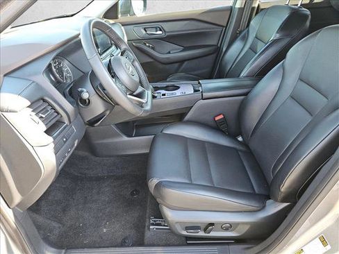 Used 2023 Nissan Rogue SV w/ SV Premium B Package image 15