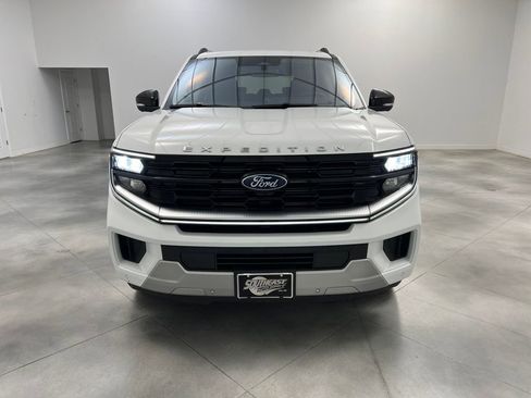 Used 2025 Ford Expedition Platinum image 2