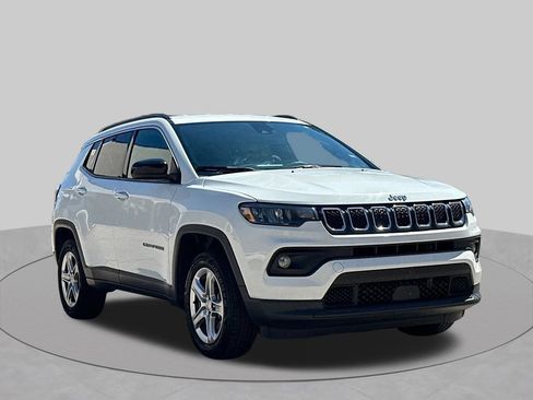Used 2024 Jeep Compass Latitude AWD/4WD image 7