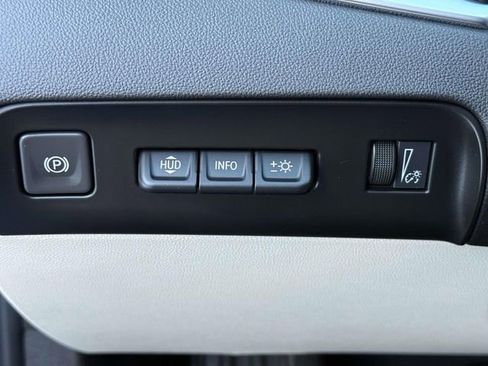 Certified 2023 Buick Enclave Avenir w/ Avenir Technology Package image 23