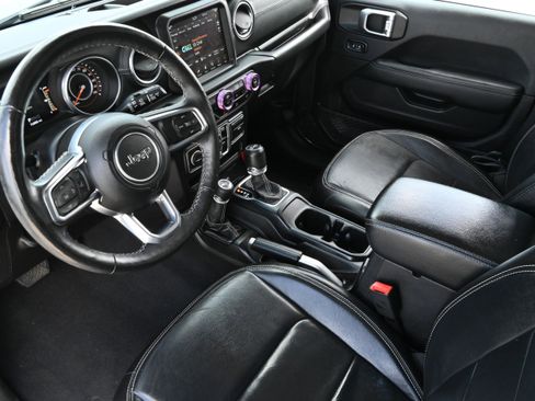 Used 2018 Jeep Wrangler Unlimited Sahara image 14